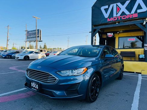 Used 2019 Ford Fusion SE FWD image 1