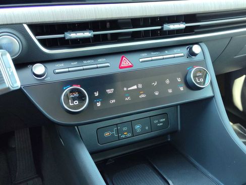 New 2025 Hyundai Sonata Limited image 21