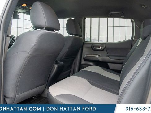 Used 2020 Toyota Tacoma TRD Sport AWD/4WD image 18