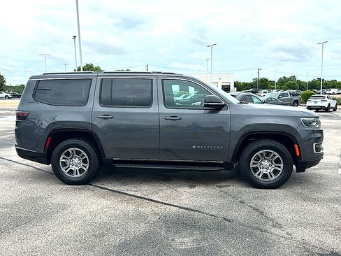 Used 2023 Jeep Wagoneer 4WD w/ Convenience Group I image 9