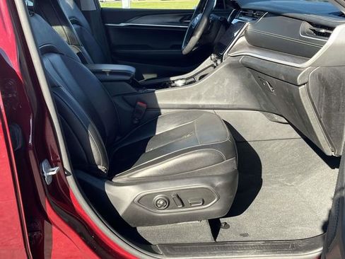 Used 2023 Jeep Grand Cherokee Limited image 24