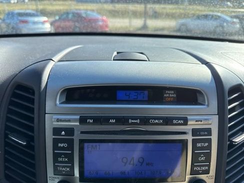 Used 2010 Hyundai Santa Fe GLS image 16