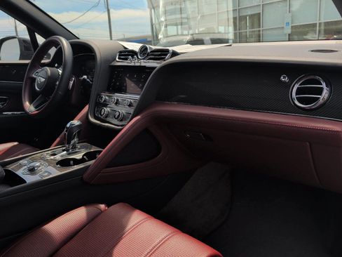 Used 2022 Bentley Bentayga AWD/4WD image 2
