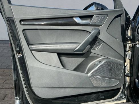 Used 2020 Audi Q5 e Premium Plus w/ Premium Plus Package image 10