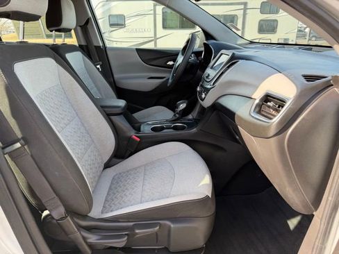 Used 2022 Chevrolet Equinox LS AWD/4WD image 9