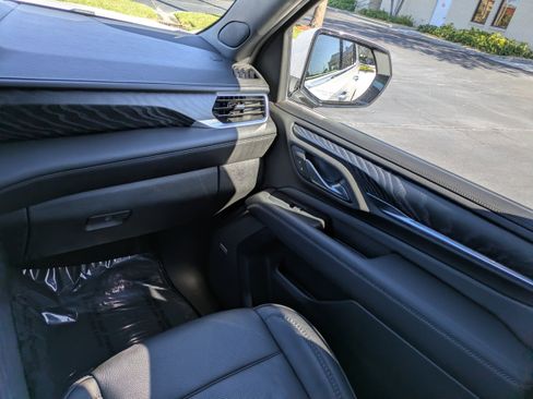 Used 2024 GMC Yukon Denali w/ Advanced Technology Package image 16