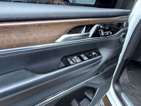 Used 2023 Jeep Grand Wagoneer Series II image 15