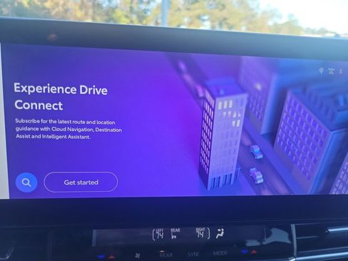 Used 2025 Toyota Sienna XLE image 25