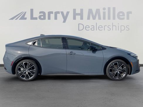 Certified 2025 Toyota Prius XLE image 6