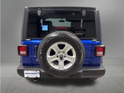 Used 2020 Jeep Wrangler Sport AWD/4WD image 4