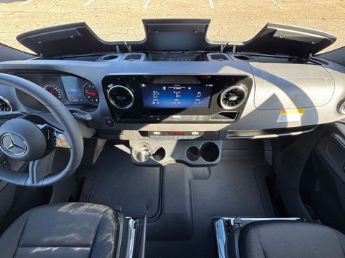 New 2026 Mercedes-Benz Sprinter 2500 image 18