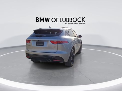 Used 2017 Jaguar F-PACE S image 7