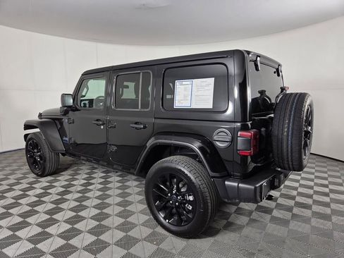 Used 2025 Jeep Wrangler Unlimited Sahara w/ Safety Group AWD/4WD image 7