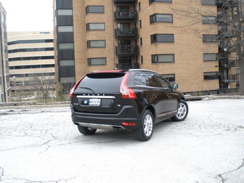 Used 2016 Volvo XC60 T5 Premier image 16