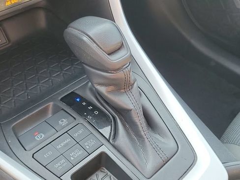 Used 2024 Toyota RAV4 LE AWD/4WD image 17