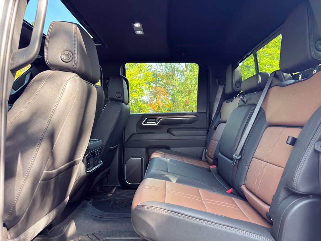 Used 2025 Chevrolet Silverado 3500 High Country w/ High Country Premium Package AWD/4WD image 30