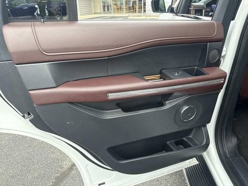 Used 2023 Ford Expedition Limited image 21