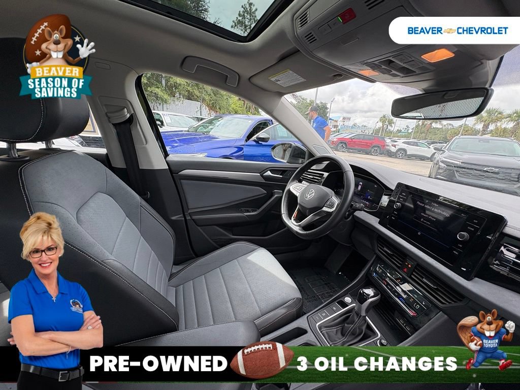 Used 2025 Volkswagen Jetta SE FWD image 25