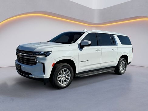 Used 2023 Chevrolet Suburban LT image 3