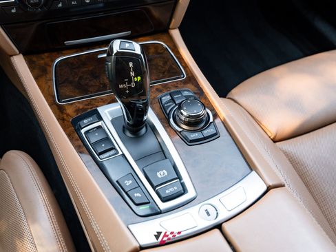 Used 2013 BMW 750i xDrive AWD/4WD image 17
