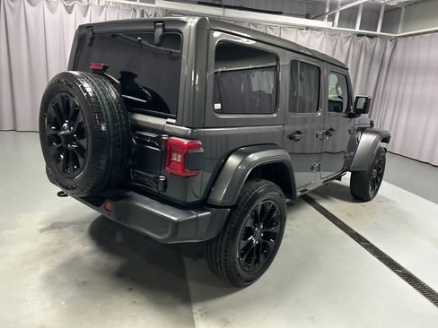 Used 2025 Jeep Wrangler Unlimited Sahara w/ Safety Group image 7