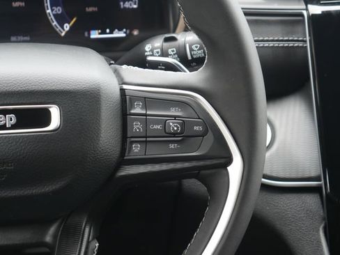 Used 2025 Jeep Grand Cherokee Laredo X AWD/4WD image 17