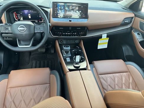 New 2026 Nissan Rogue Platinum w/ Platinum Premium Package image 2