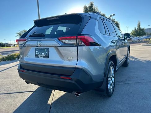 Used 2021 Toyota RAV4 XLE Premium AWD/4WD image 7