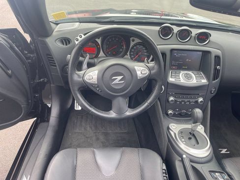 Used 2017 Nissan 370Z Touring RWD image 21