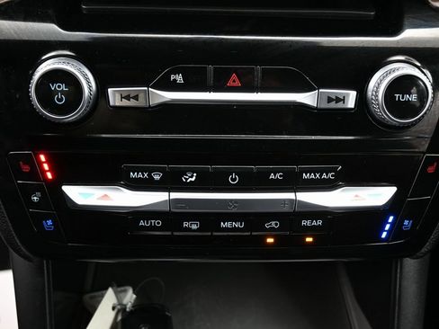 Used 2023 Ford Explorer Limited image 30