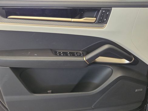 Certified 2025 Porsche Cayenne GTS image 13