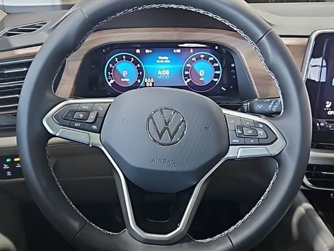 New 2026 Volkswagen Atlas SE FWD image 38