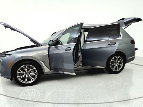 Used 2025 BMW X7 xDrive40i AWD/4WD image 11