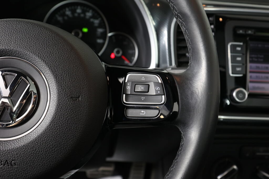 Used 2012 Volkswagen Beetle 2.0T FWD image 24