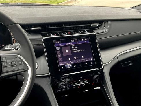 New 2025 Jeep Grand Cherokee Laredo image 6