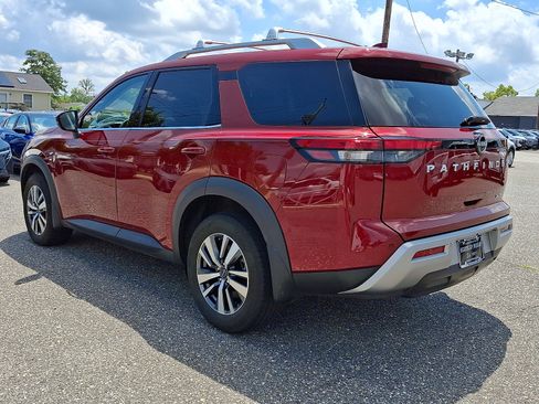 Certified 2024 Nissan Pathfinder SL w/ Cargo Package AWD/4WD image 4