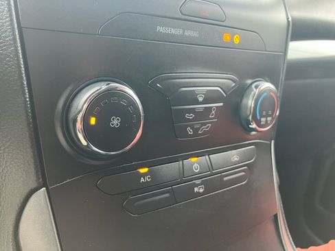 Used 2019 Ford Edge SE FWD image 22