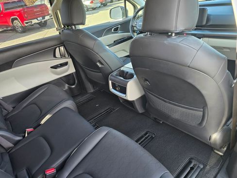 Used 2024 Kia Carnival LX image 27