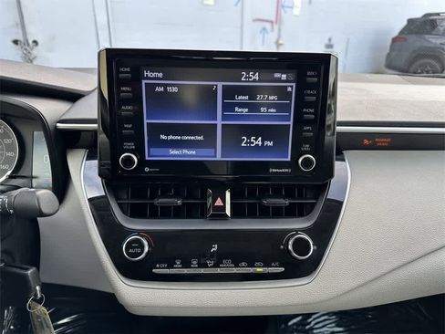 Used 2022 Toyota Corolla LE image 16