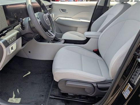 Used 2025 Hyundai Kona SE image 11
