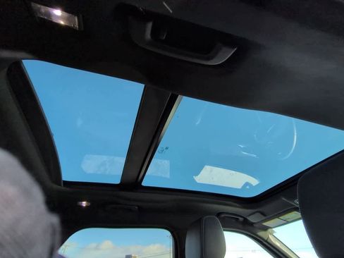 Used 2023 Land Rover Range Rover Velar S image 21