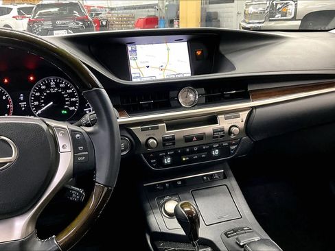 Used 2013 Lexus ES 350 w/ Luxury Pkg image 6