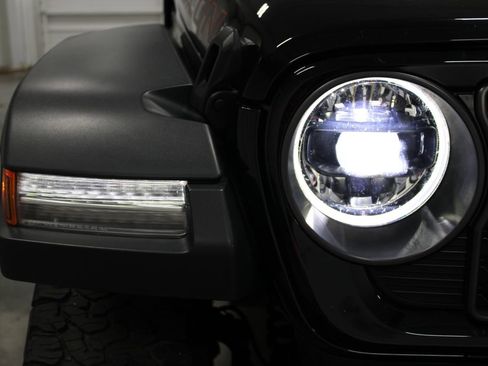 Used 2024 Jeep Wrangler Unlimited Rubicon image 12