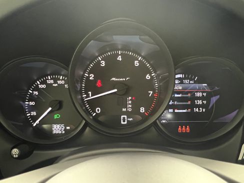 Certified 2026 Porsche Macan AWD/4WD image 18