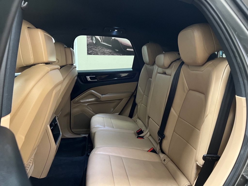 Used 2020 Porsche Cayenne AWD/4WD image 21