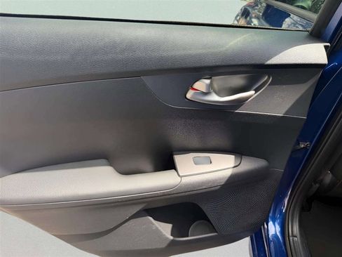 Used 2020 Kia Forte LXS FWD image 11