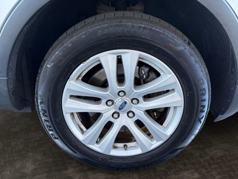 Used 2019 Ford Explorer XLT w/ Equipment Group 202A AWD/4WD image 42