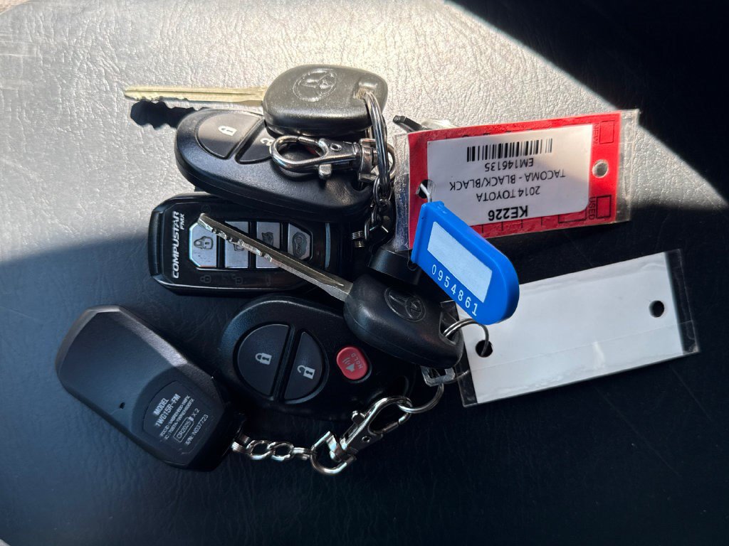 Used 2014 Toyota Tacoma 4x4 Double Cab w/ SR5 Package image 4