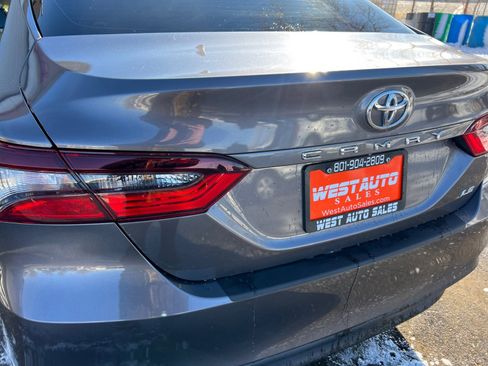 Used 2021 Toyota Camry LE image 25