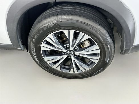 Used 2023 Nissan Rogue SV FWD image 11